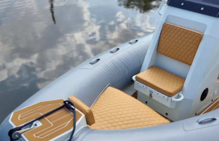 Rebel Riot 580_Bow_Seat