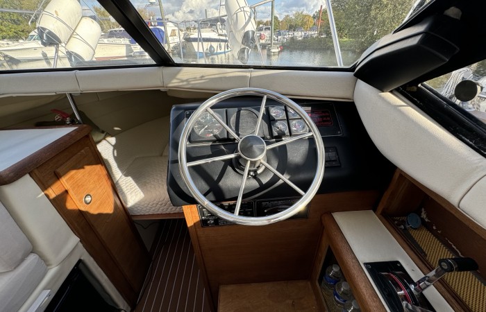 Bayliner Cierra 2556. Emivere. Helm pic 2