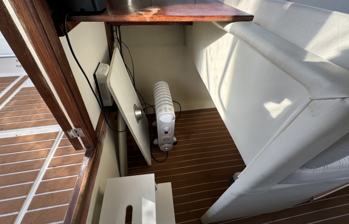 Bayliner Cierra 2556. Emivere. Under Dinette Berth