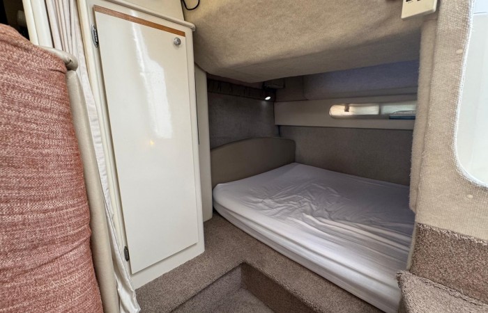 Bayliner 3055 Ciera. Playbuoy Under Cockpit Berth pic 1