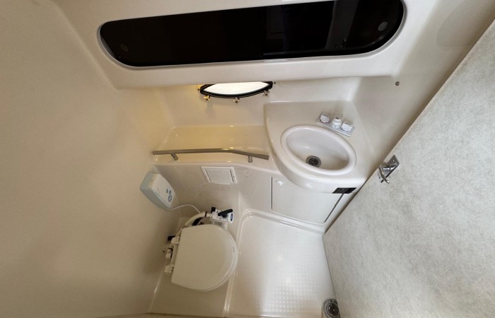 Bayliner 3055 Ciera. Playbuoy Shower and Toilet Compartment