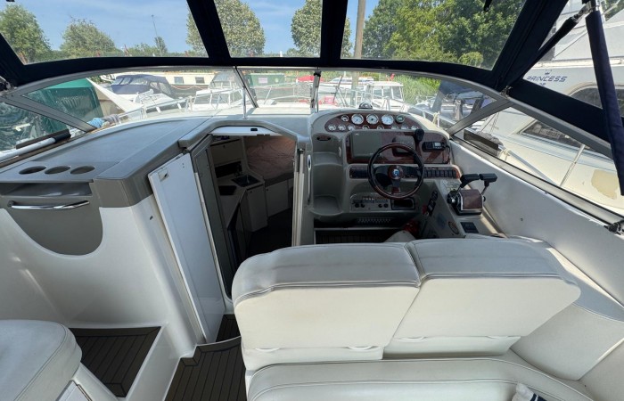 Bayliner 3055 Ciera. Playbuoy Cockpit pic 2