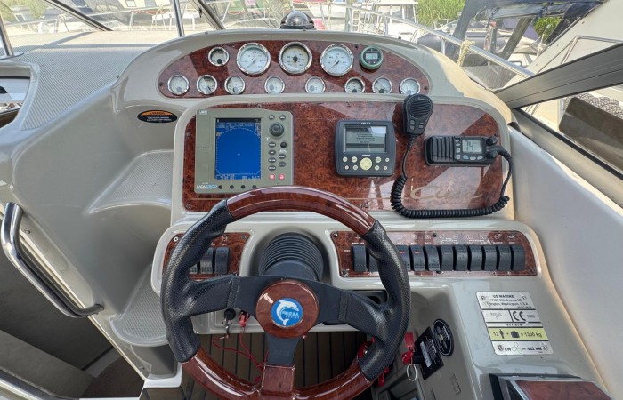 Bayliner 3055 Ciera. Playbuoy Helm pic 2