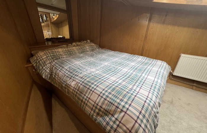 Central Craftworks Ltd, Replica Dutch Barge. Primary Cabin pic 2