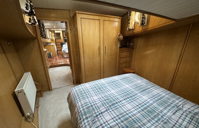 Central Craftworks Ltd, Replica Dutch Barge. Primary Cabin pic 4