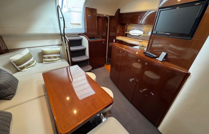 Princess V45 Esperanca. Saloon pic 6