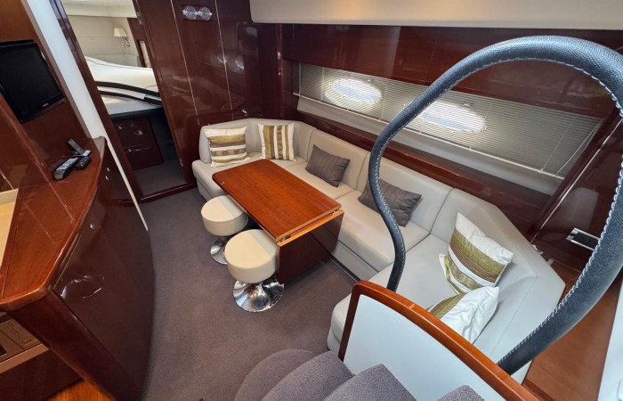 Princess V45 Esperanca. Saloon pic 2