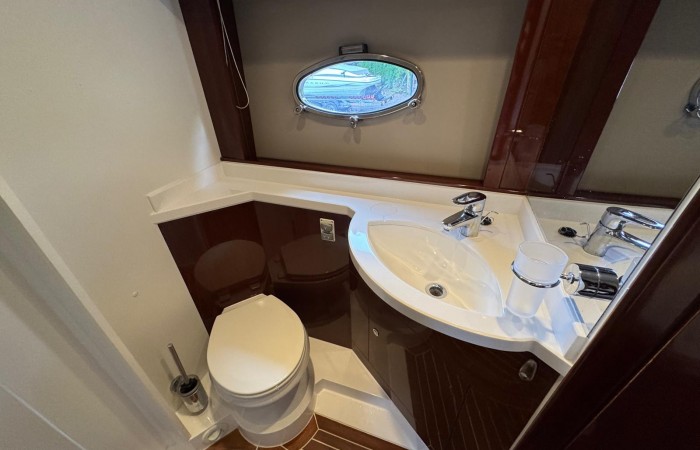 Princess V45 Esperanca. Primary Cabin Guest En-Suite pic 1