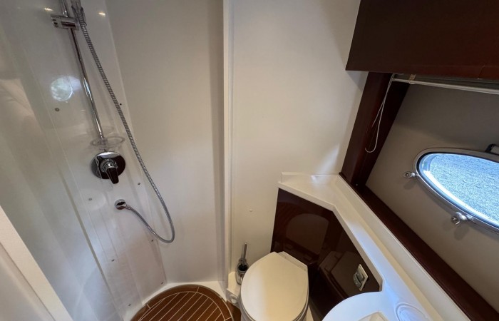 Princess V45 Esperanca. Primary Cabin Guest En-Suite pic 2