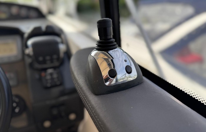 Princess V45 Esperanca. Helm pic 6