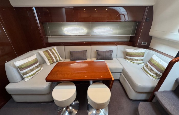 Princess V45 Esperanca. Saloon pic 3