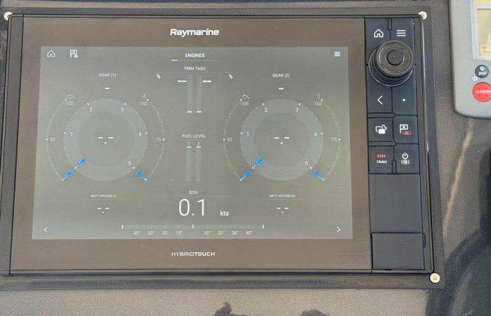 Princess V45 Esperanca. Helm pic 7