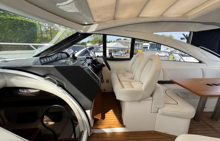 Princess V45 Esperanca. Helm pic 1