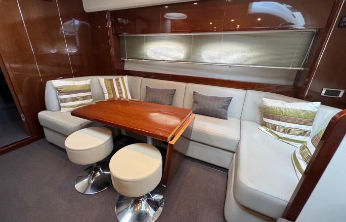 Princess V45 Esperanca. Saloon pic 4