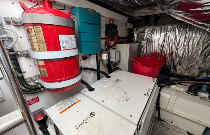 Princess V45 Esperanca. Engine Bay pic 1