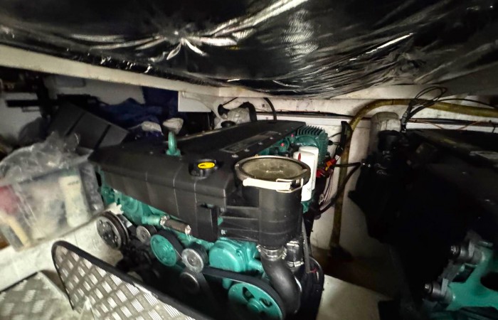 Princess V45 Esperanca. Engine Bay pic 2