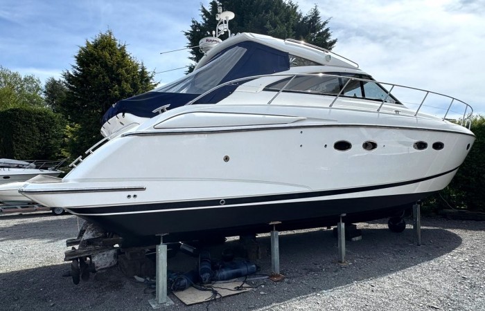 Princess V45 Esperanca. Out of the Water pic 2