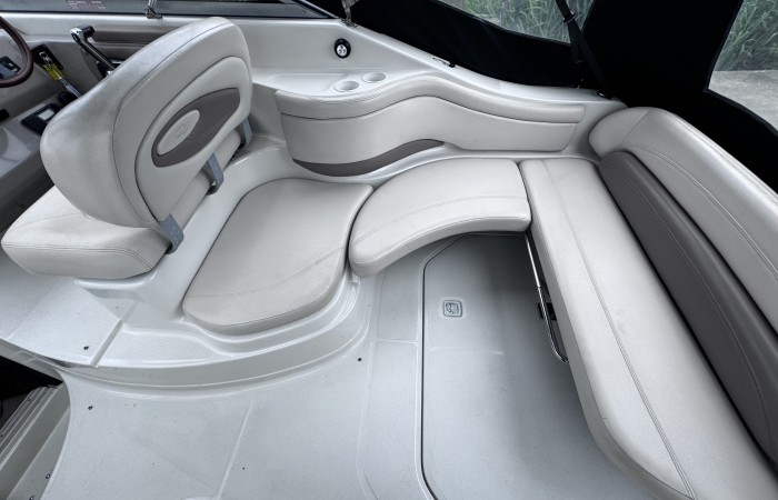 Regal Commodore 242. Lagoona 2 Cockpit pic 2