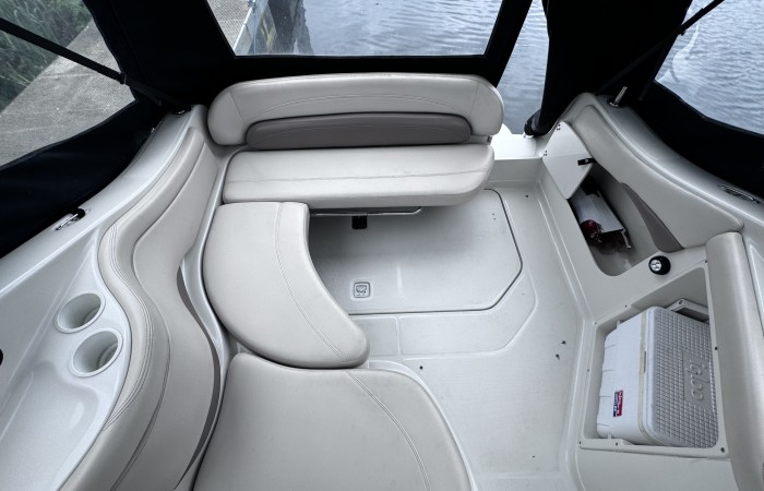 Regal Commodore 242. Lagoona 2 Cockpit pic 3