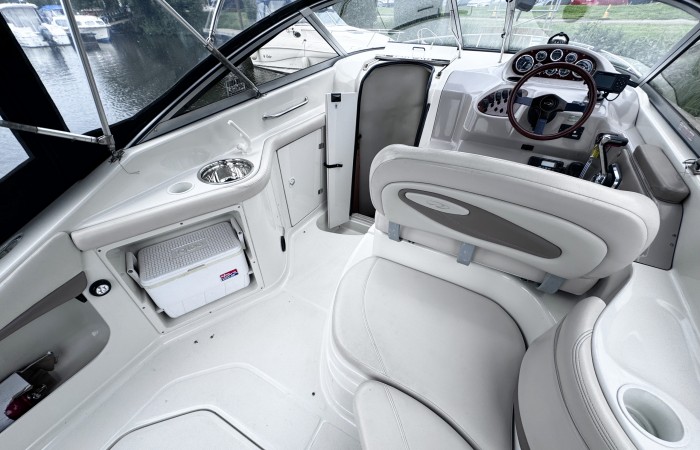 Regal Commodore 242. Lagoona 2 Cockpit pic 4