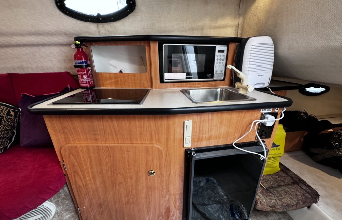 Regal Commodore 242. Lagoona 2 Galley pic 1