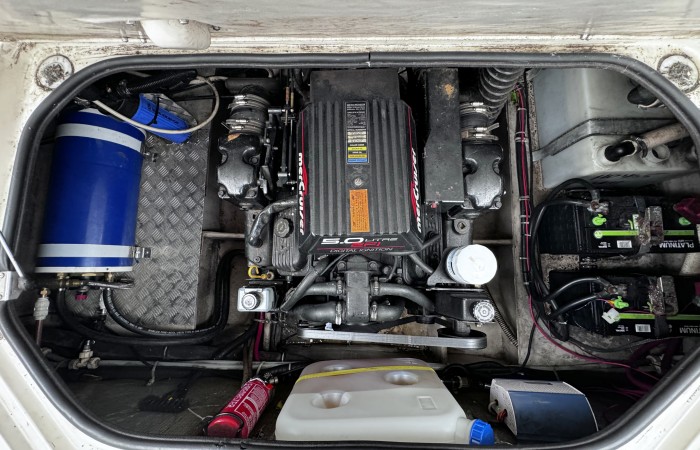 Regal Commodore 242. Lagoona 2 Engine Bay pic 1