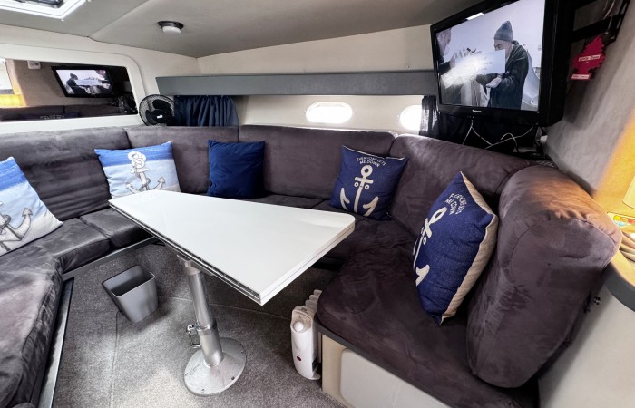 Sunseeker 36 Repello. Silver Sovereign. Saloon pic 3