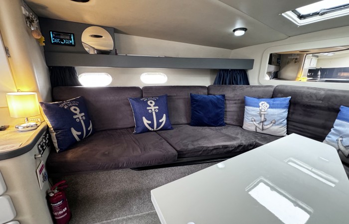 Sunseeker 36 Repello. Silver Sovereign. Saloon pic 4