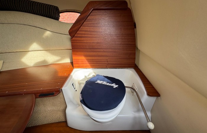 Windy 25 Mirage Cuddy Cabin Se Toilet