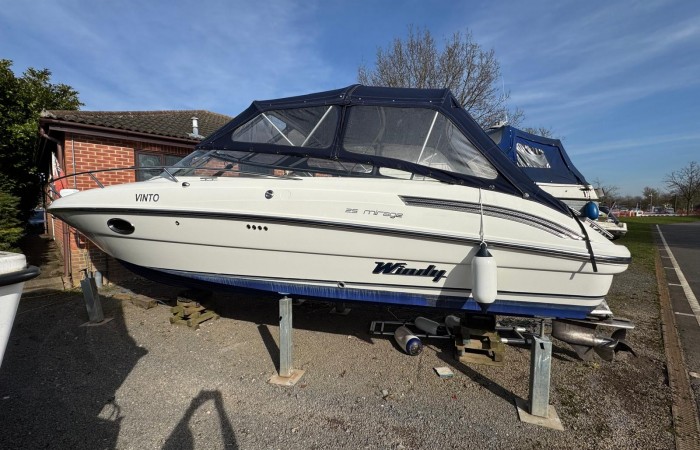 Windy 25 Mirage out of the water pic 3