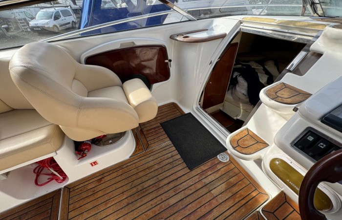 Windy 25 Mirage Cockpit pic 3